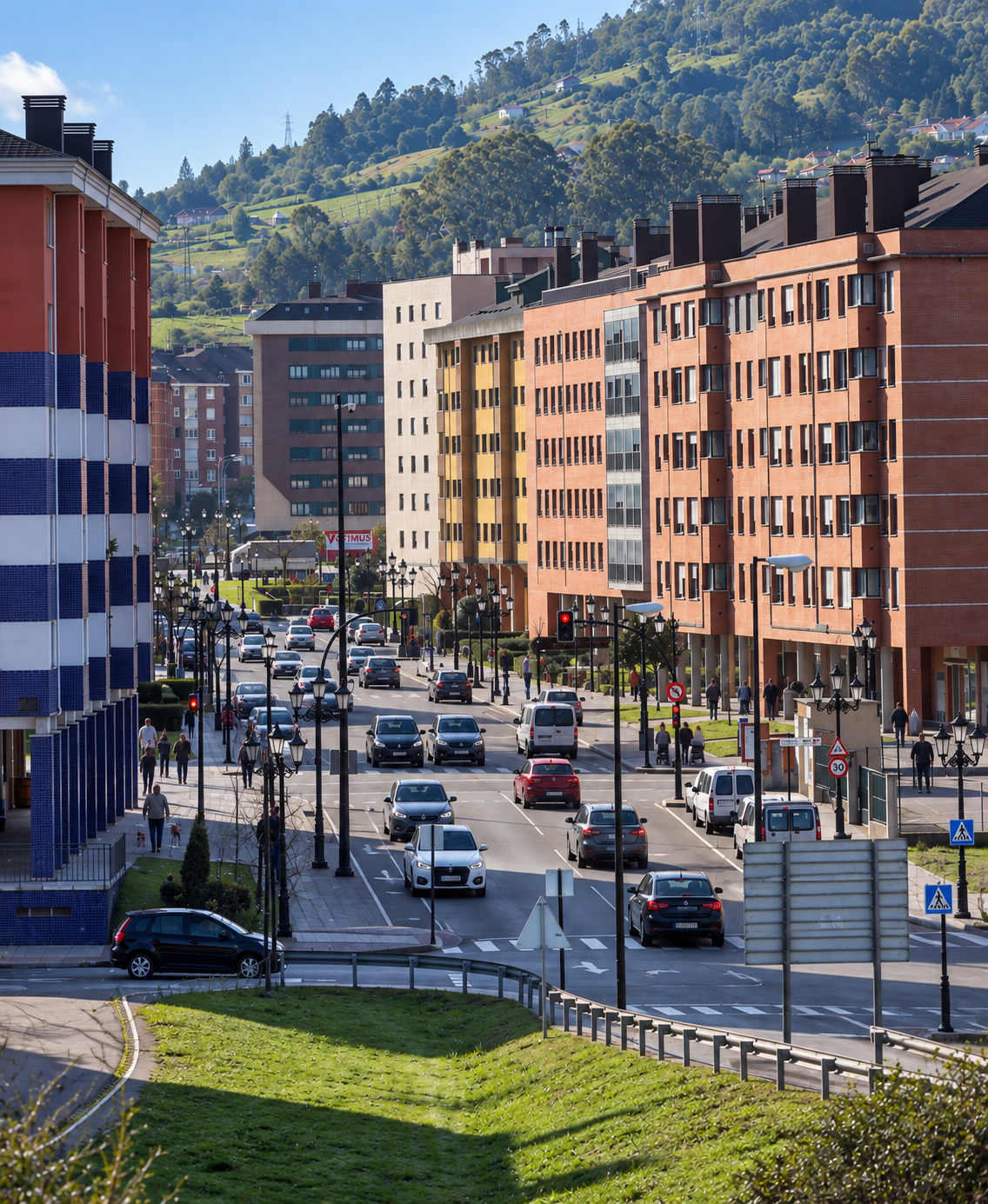 Comercios y calle de La Llaviada en La Corredoria, Oviedo